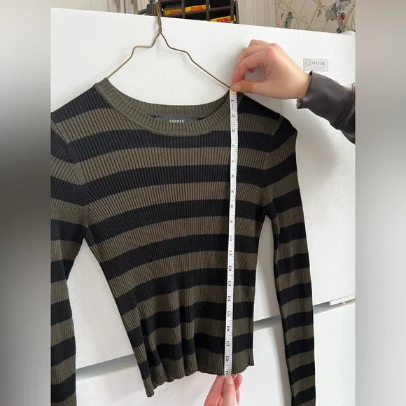 CLEARANCE Women’s Small Cropped Striped Black and Green Ribbed Sweater - Picture 5 of 8
